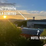 Roxy Arena 50m To Ice Hockey Stadium *