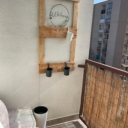 Roxy Sihot Next To Ice Hockey Stadium Apartman